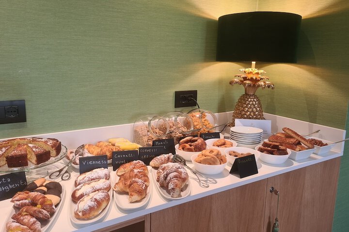 Breakfast/Coffee Service 24 of 27