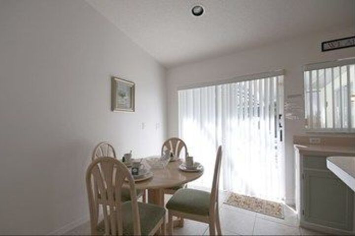 Room 10 of 16