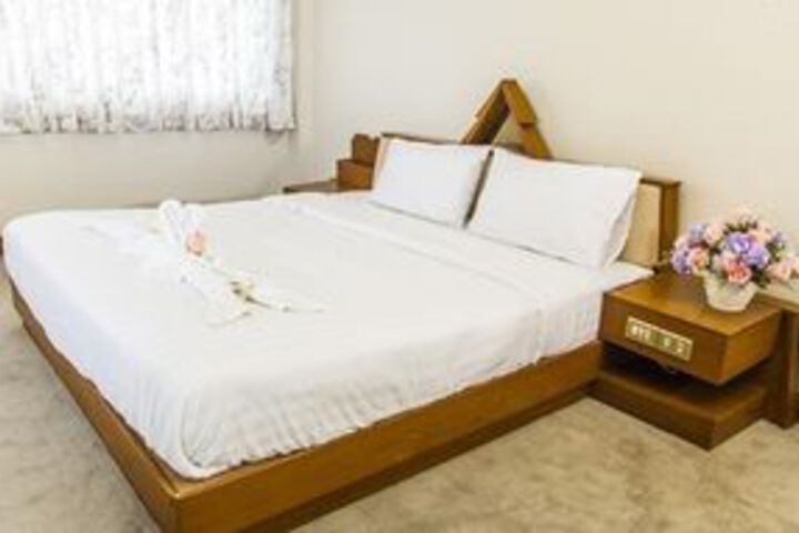Room 15 of 33