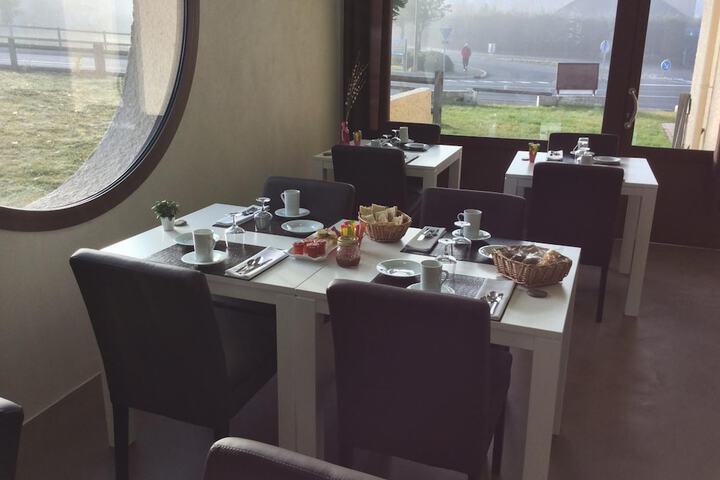 Breakfast/Coffee Service 29 of 38