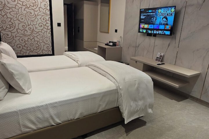 Room 7 of 31
