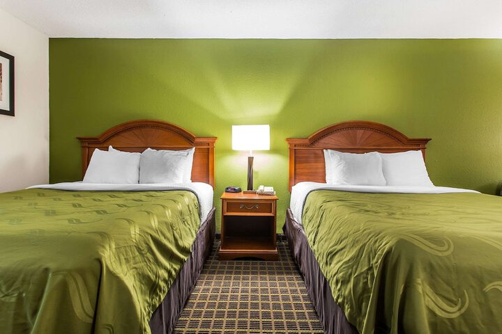 1 Queen Bed (8 of 17)