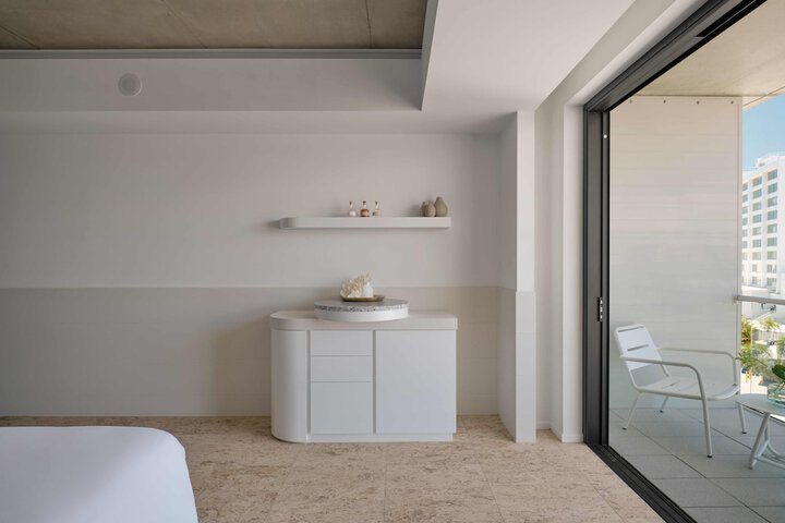 Room 15 of 46