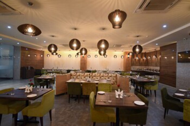 Dining 8 of 13