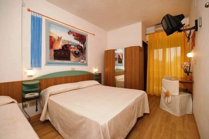 Room 8 of 62
