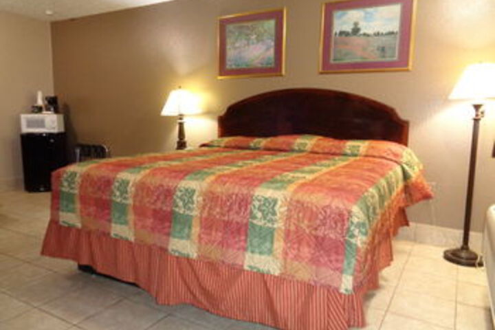Room 13 of 20