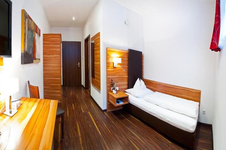 Room 10 of 29
