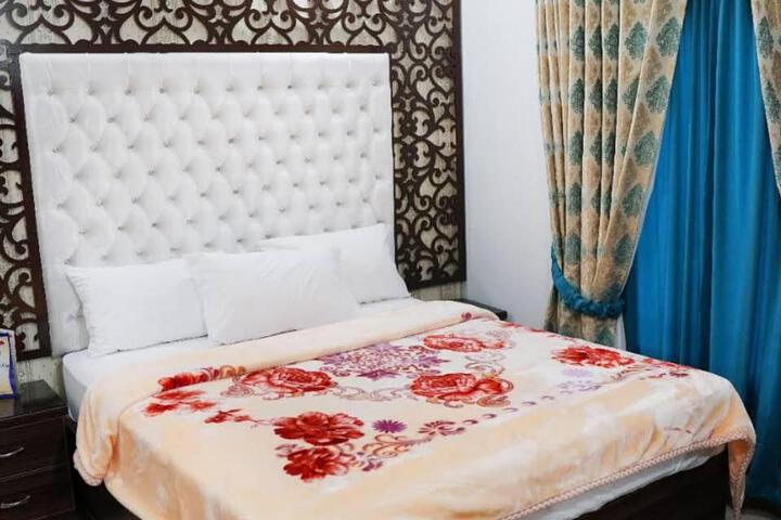 Bodla Royal Hotel