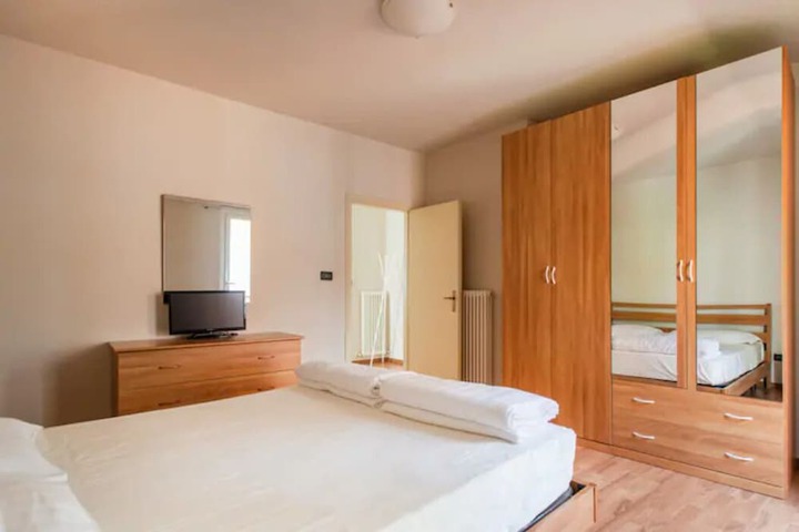 Room 44 of 73