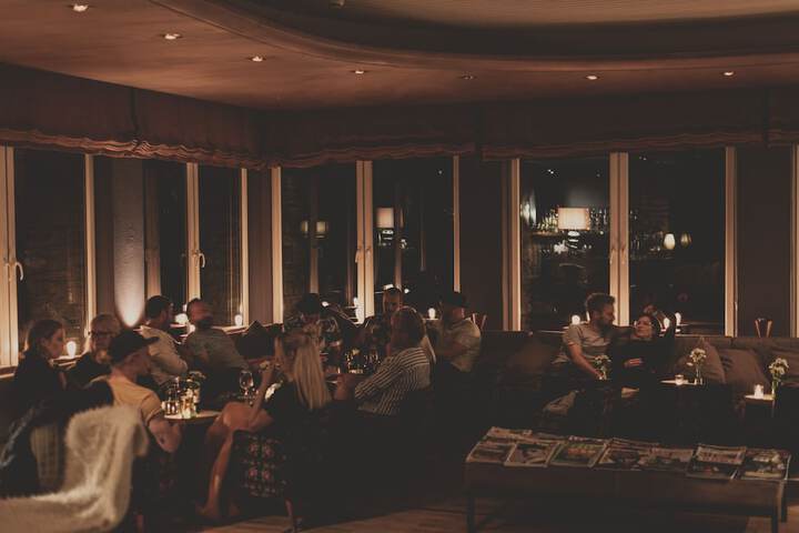 Lounge 73 of 104