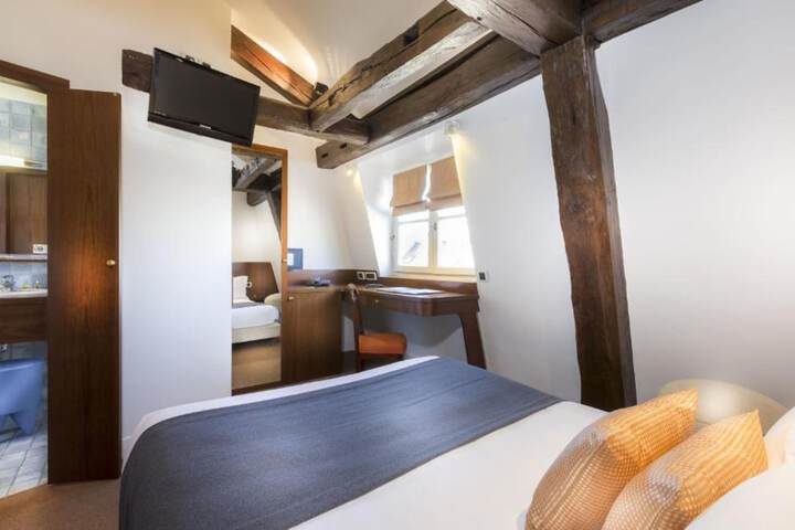 Room 20 of 94