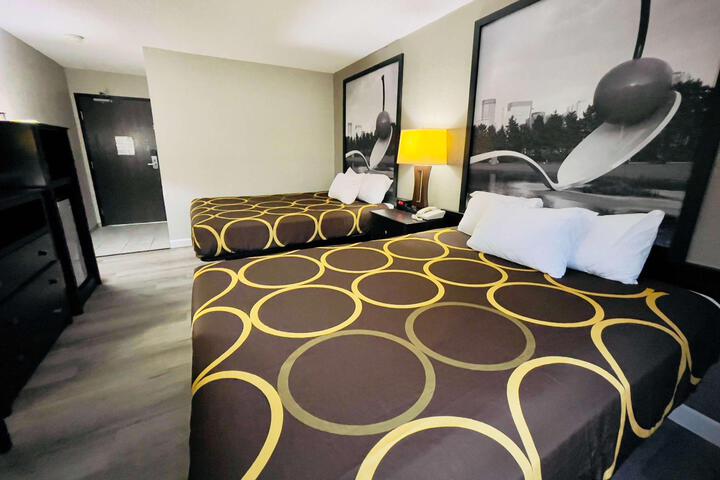 1 Queen Bed (12 of 41)