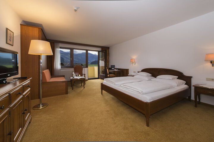 Room 8 of 27