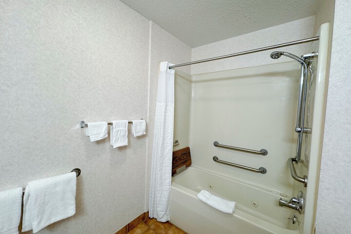 1 King Bed (1 of 11)