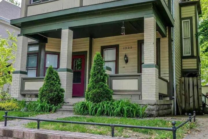Exterior of Convention - Free Parking - Short North -Queen Bed