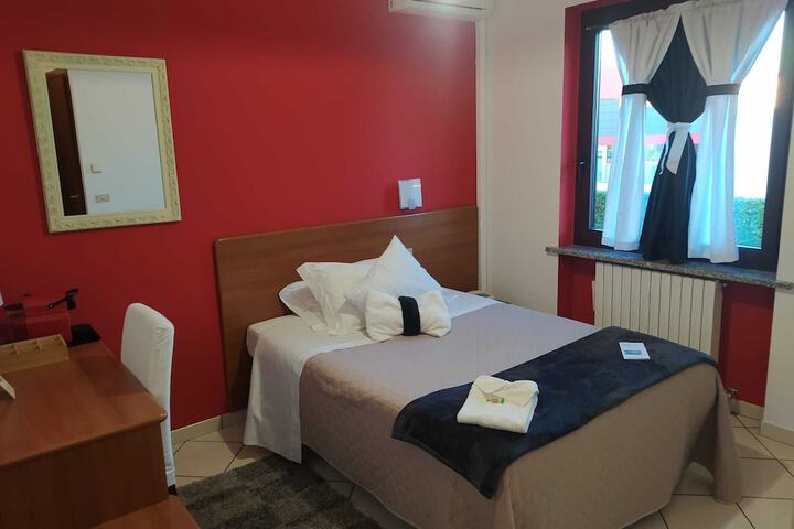 Room 6 of 44