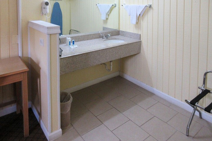 2 Queen Beds (2 of 13)