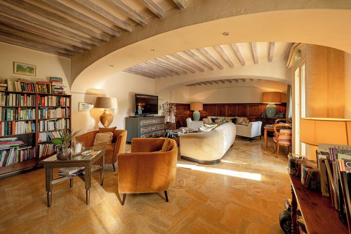 Hotel Interior 10 of 113