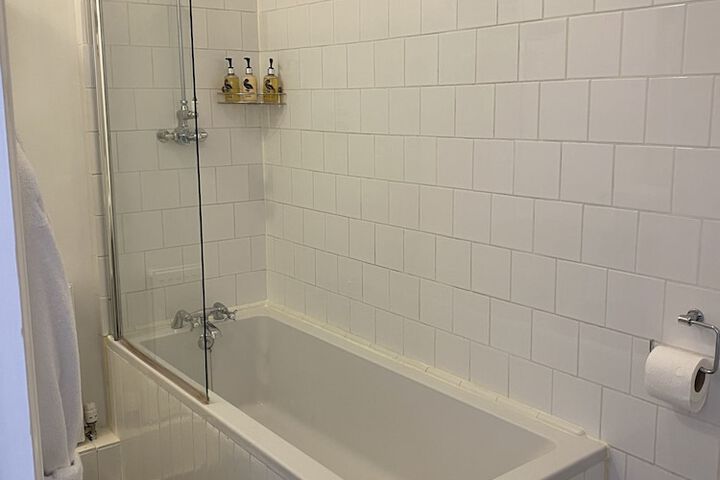 Room 52 of 85