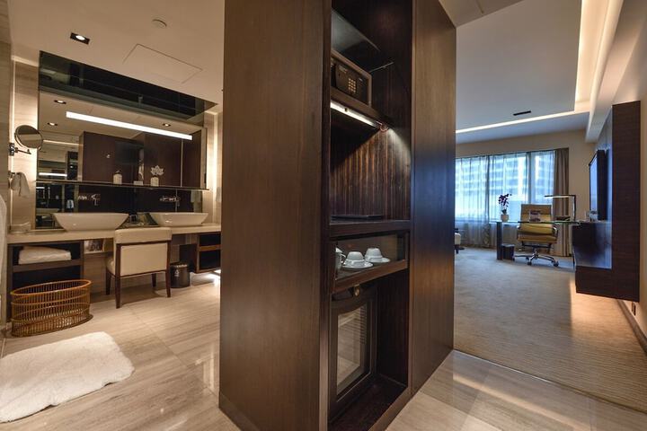 Room 12 of 41