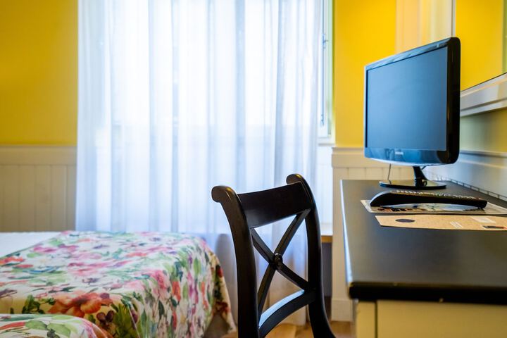 Room 7 of 65