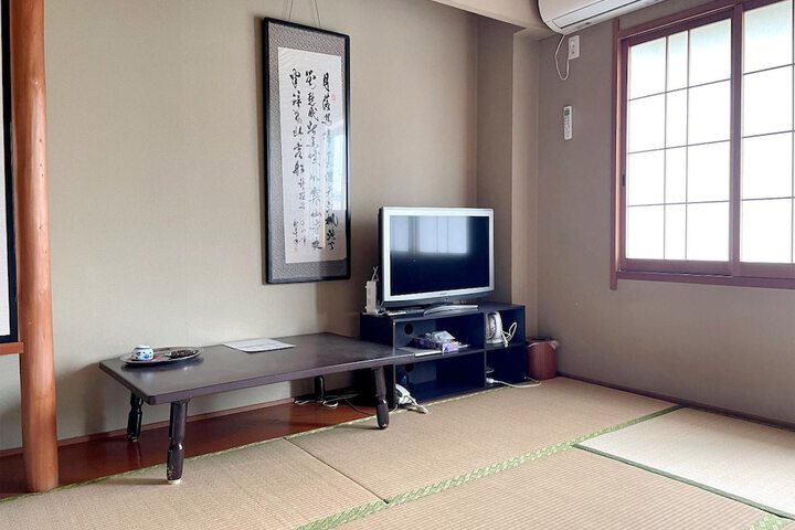 Room 10 of 24