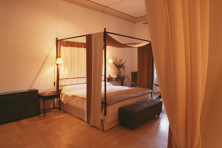 Room 10 of 43