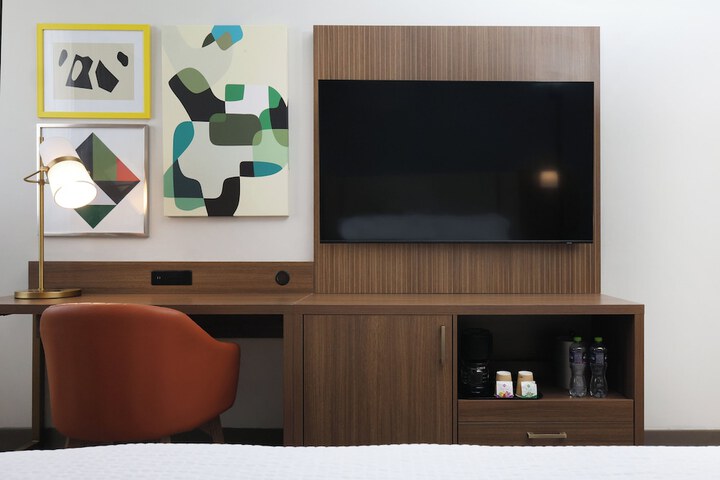 Room 16 of 110