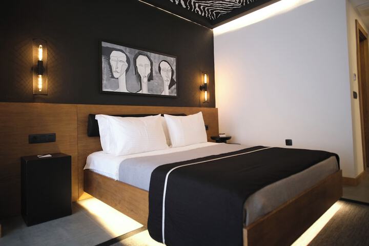 Room 15 of 104
