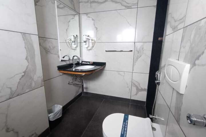 Room 10 of 14