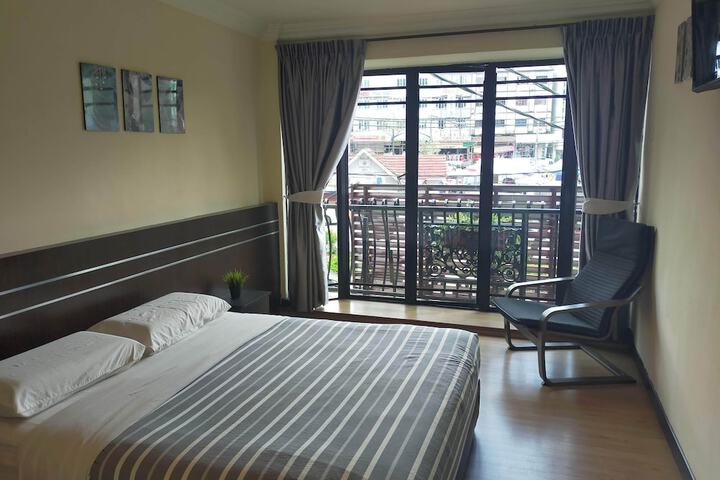 Room 10 of 42