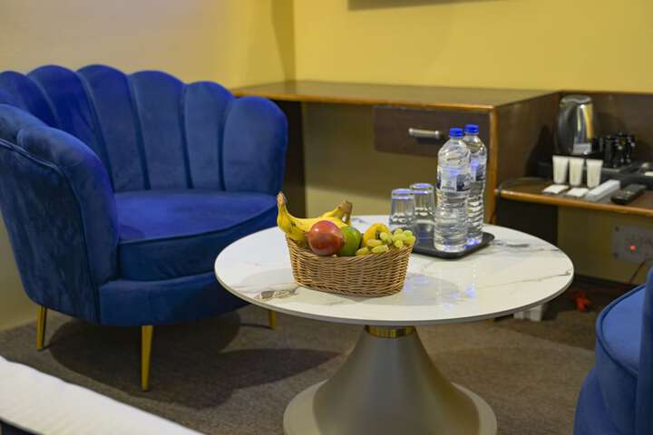 Room 9 of 27