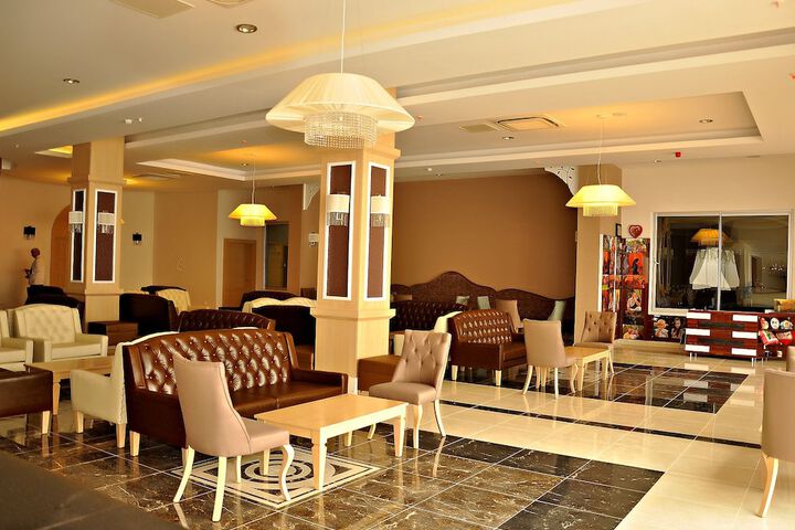 Entrance & Lobby