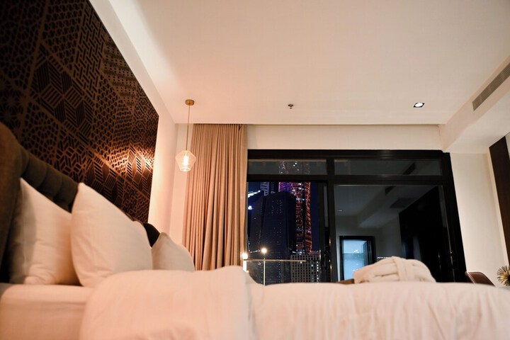 Room 7 of 32