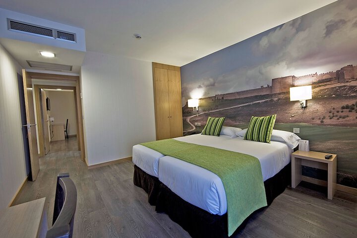Room 10 of 66
