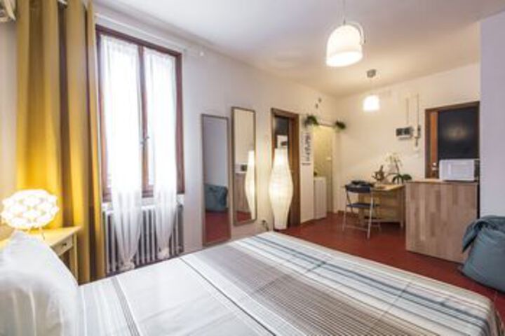 Room 6 of 10