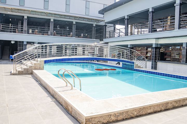 Pool 20 of 28