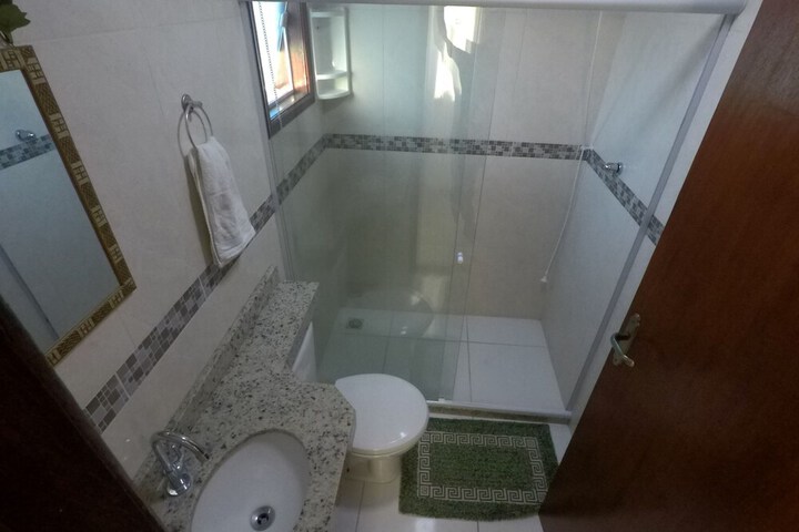 Room 10 of 38