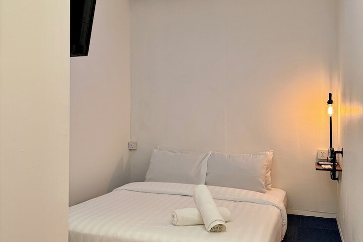 Room 12 of 122