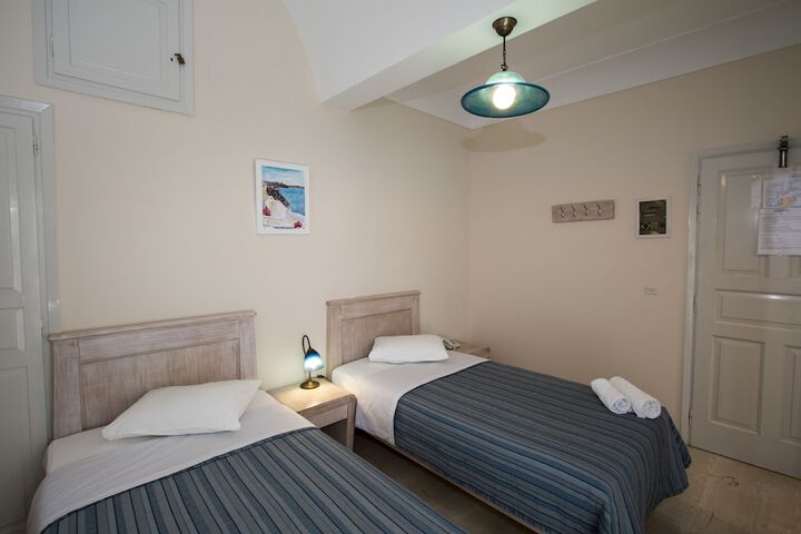 Room 17 of 46