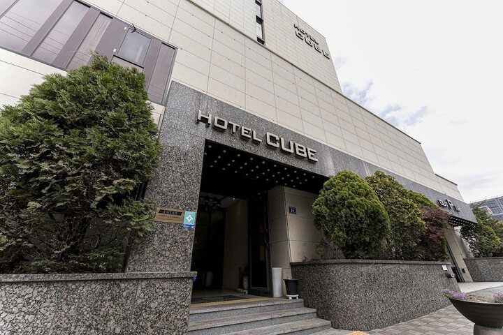 Hotel 4 of 8