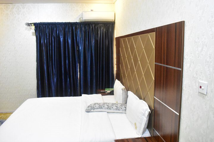 Room 6 of 38
