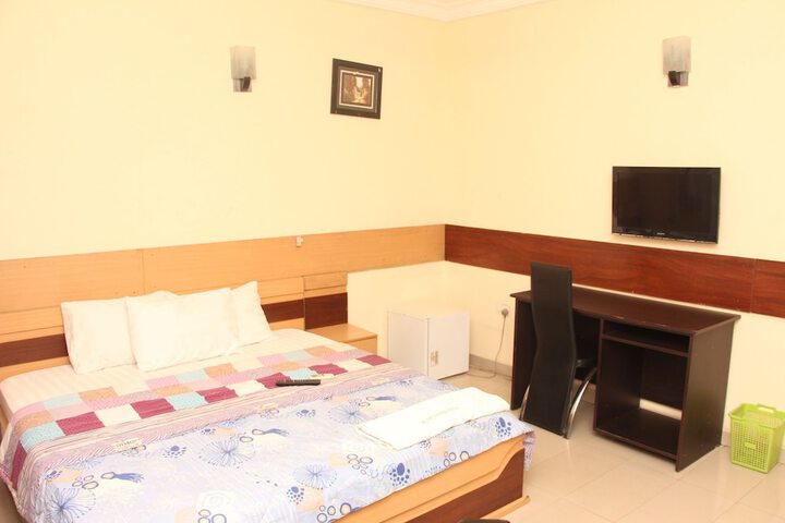 Room 7 of 13