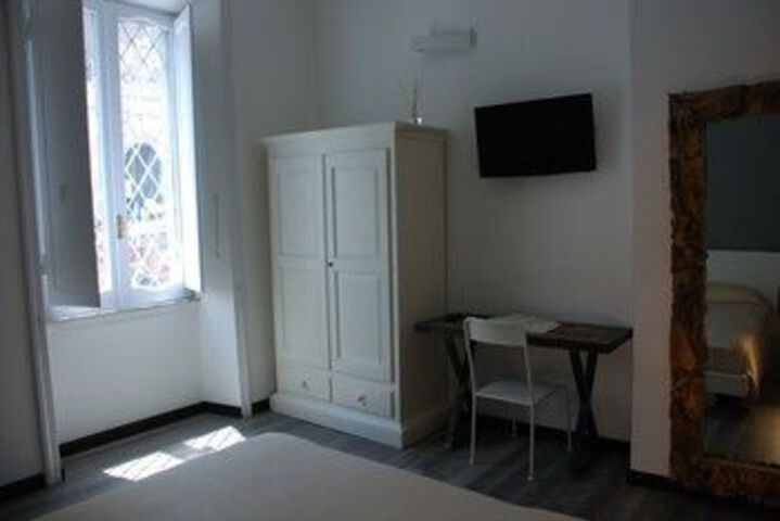 Room 13 of 20