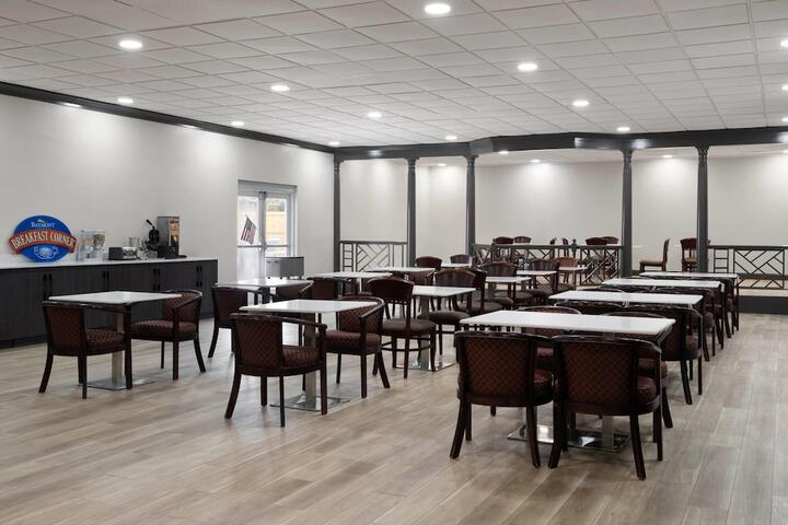 Breakfast/Coffee Service 53 of 61