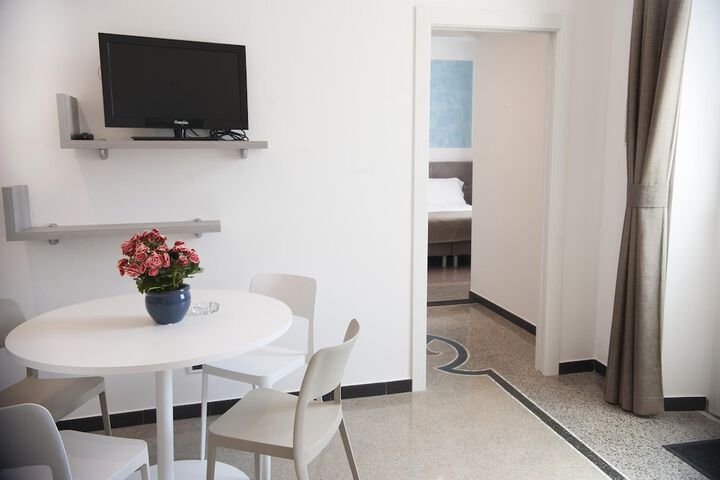 Room 28 of 46