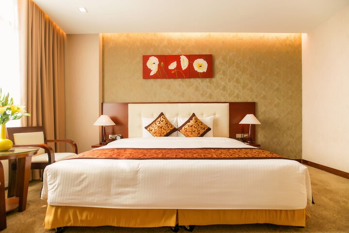 Room 4 of 63