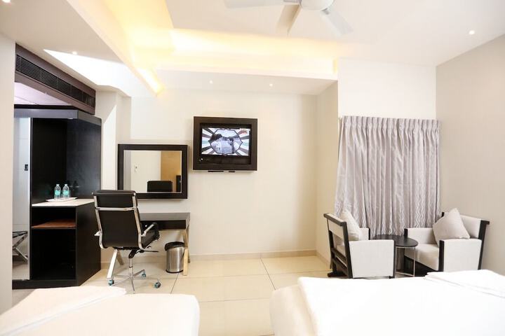 Room 9 of 25