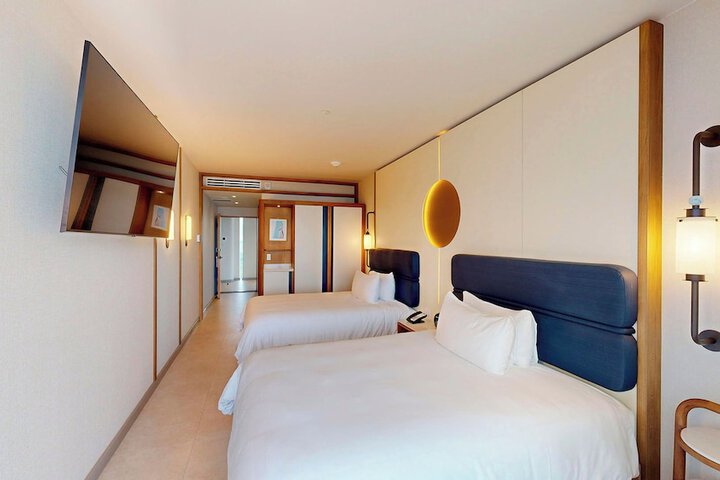 Room 30 of 136