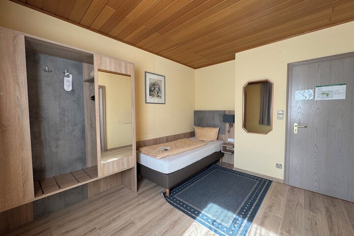 Room 18 of 27